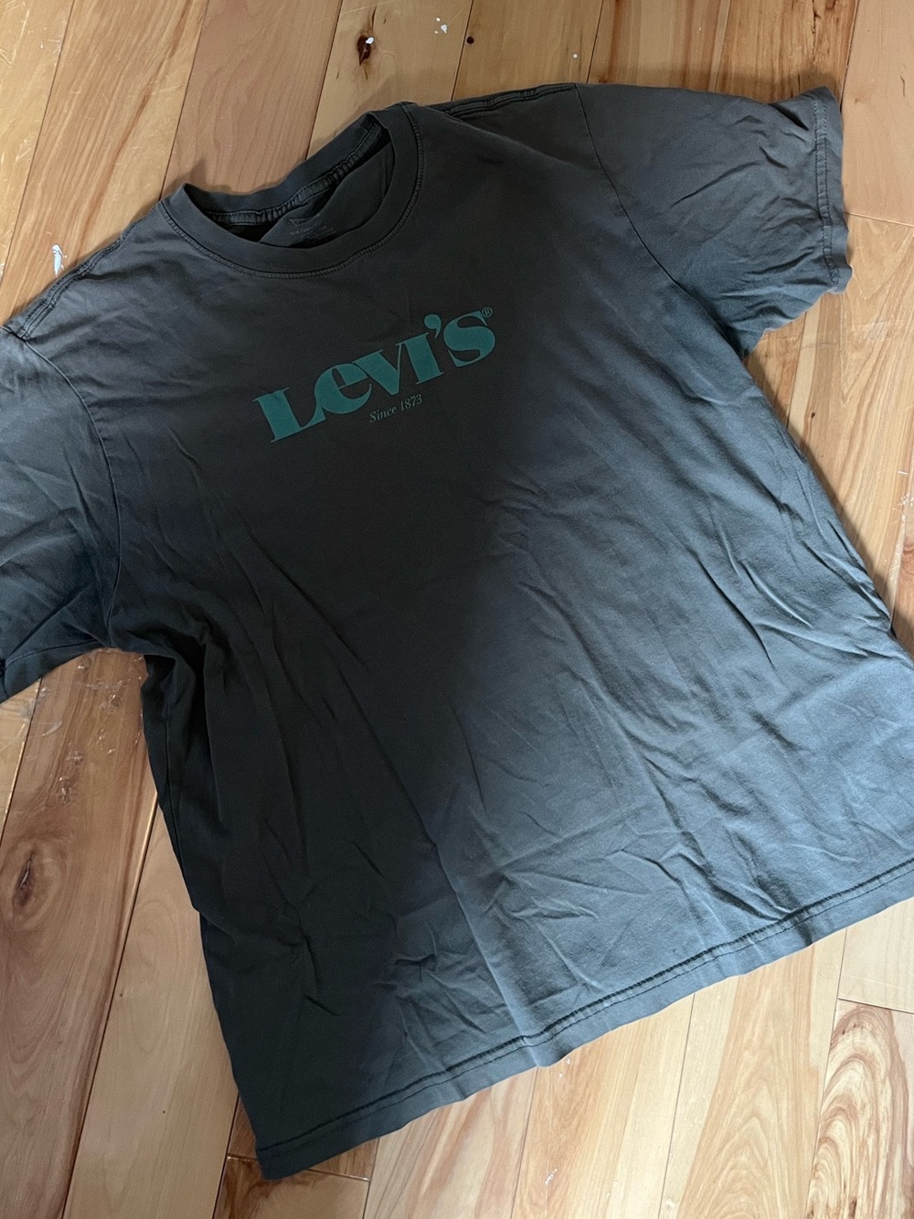 Levi's Short Sleeve Crewneck Tee in Charcoal with Teal Logo